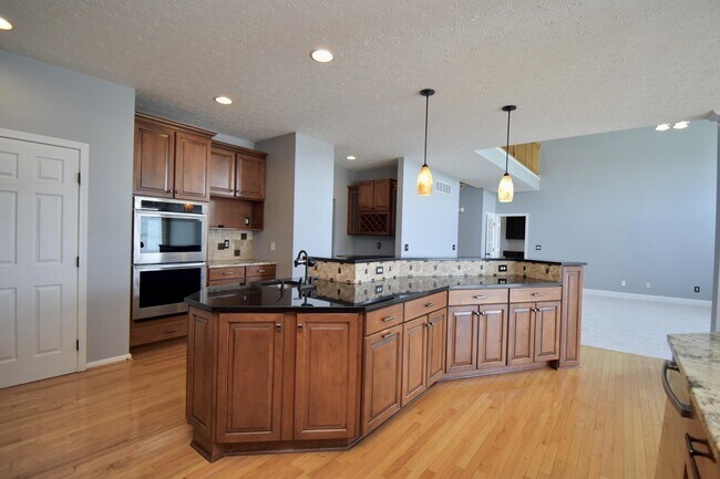 Building Photo - 5167 Elm Leaf Trail