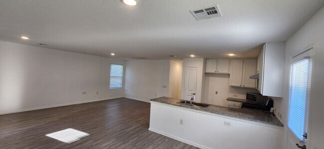 Building Photo - Thea Meadows-4-bedroom, 2 baths