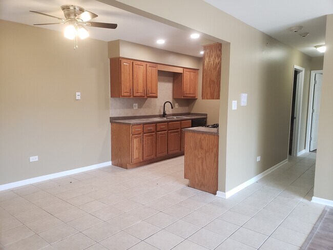 Building Photo - 1665 Coach Dr