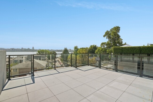 Building Photo - 714 Undercliff Ave