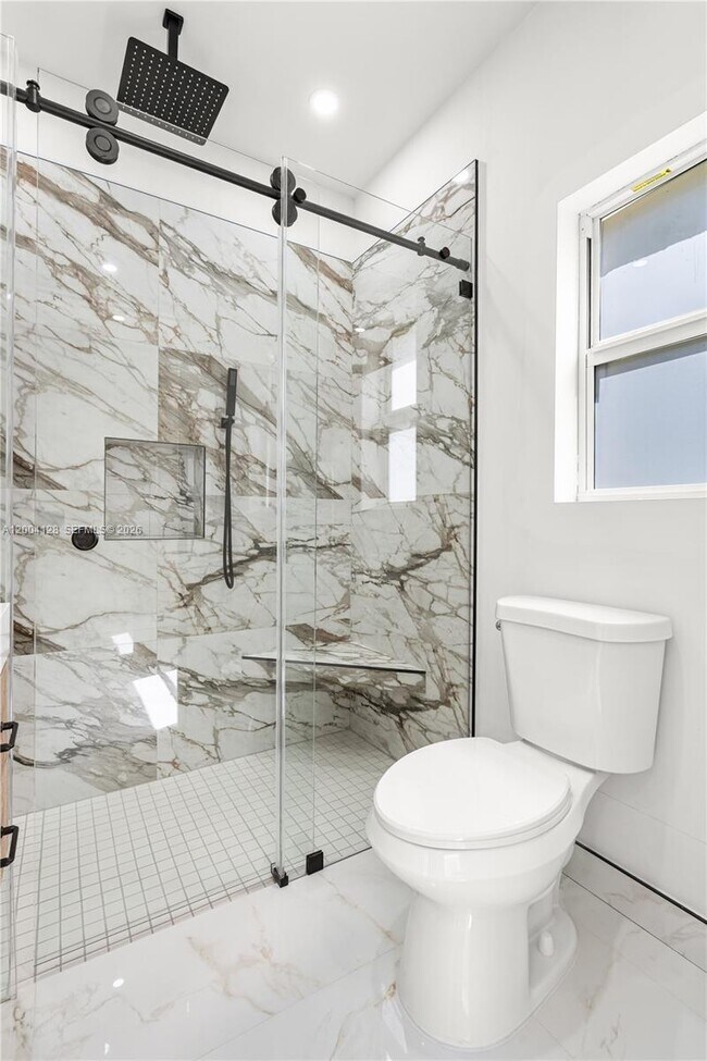 Building Photo - 2413 N Greenway Dr