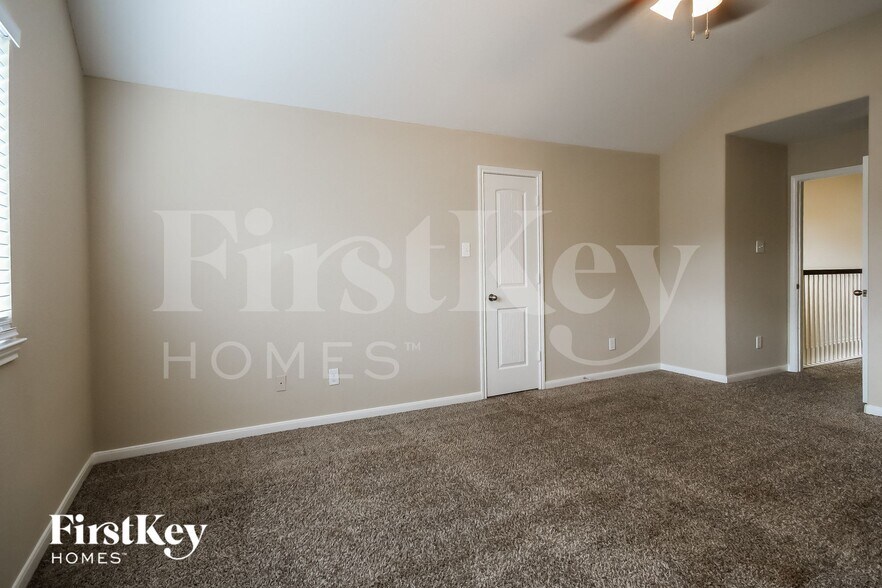 Building Photo - 15726 W Chamfer Way