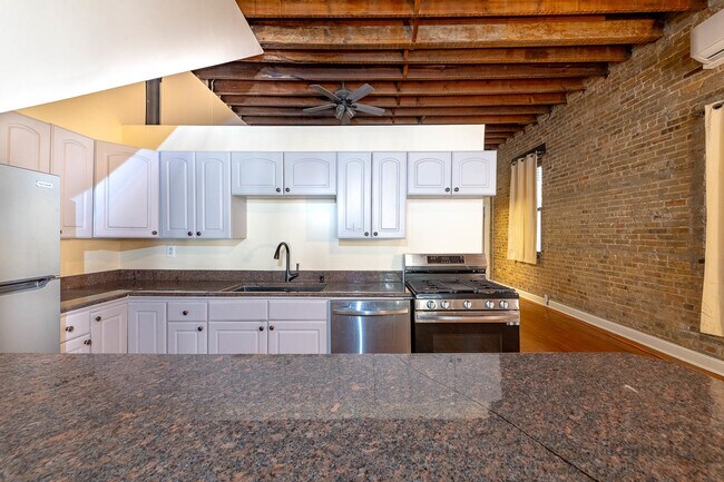 Building Photo - 2955 N Spaulding Ave