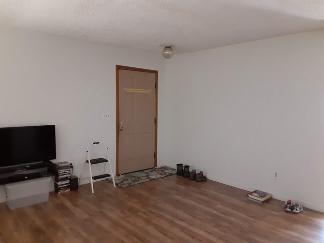 Building Photo - 25859 Madrone Dr