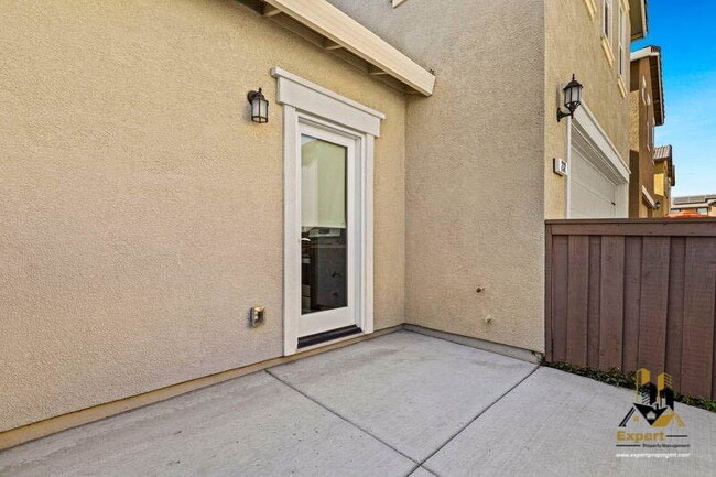 Building Photo - 232 Rochdale St