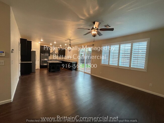 Building Photo - Gorgeous and Spacious 3 Bed 2.5 Bath Two-S...