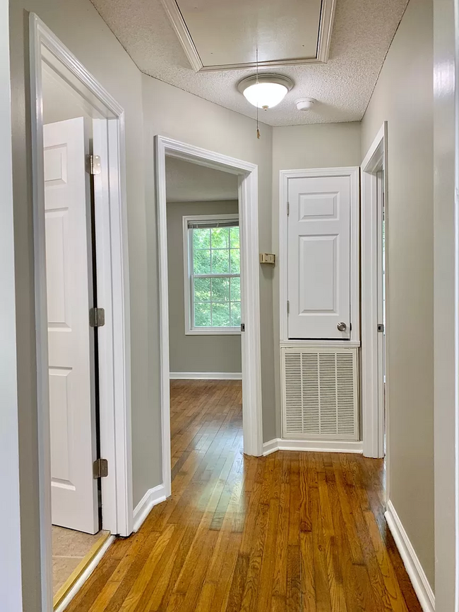 Building Photo - Cozy 2-Bedroom Home with Spacious Yard?Pet...