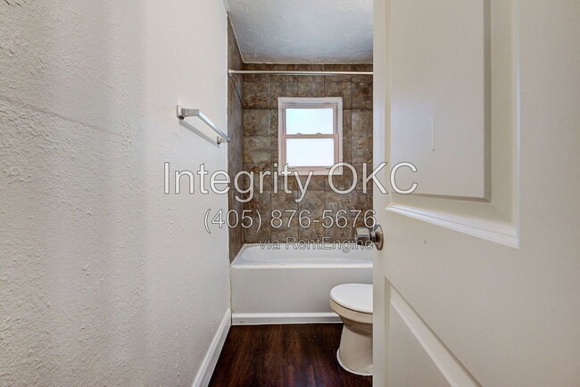 Building Photo - 2321 McCracken Dr