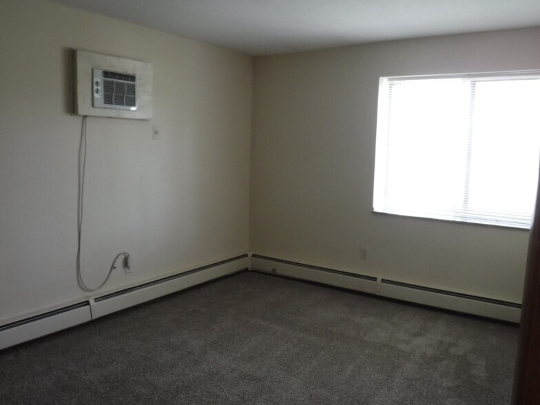 Building Photo - 1277 Cove Ave