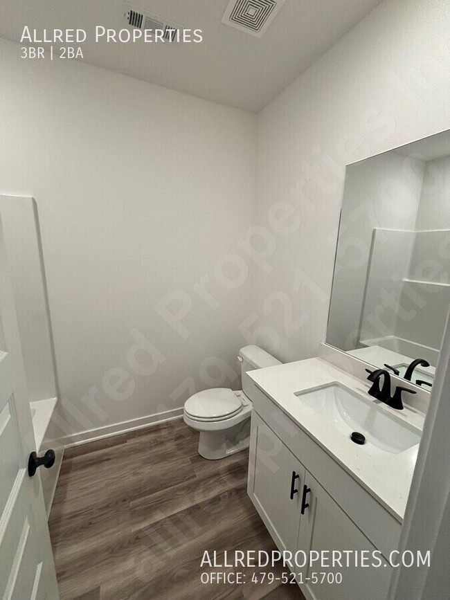 Building Photo - $500 OFF 1ST FULL MONTH"S RENT!!  Gorgeous...