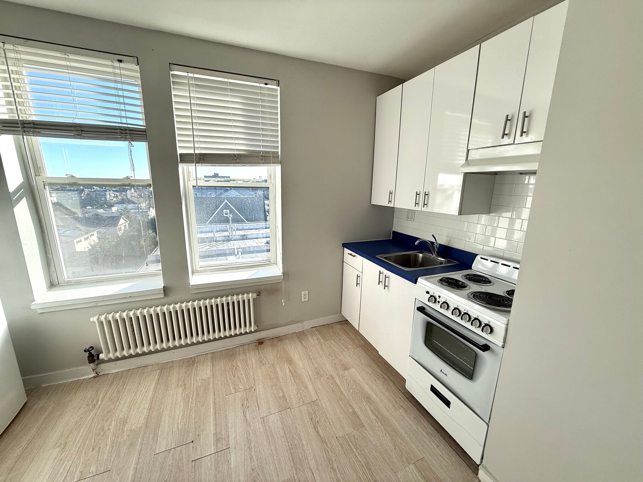 Building Photo - 241 E Broadway