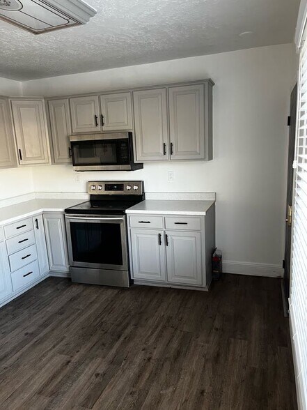 Kitchen - 47 E 800 S