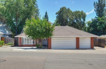 Building Photo - 7044 Palm Ave