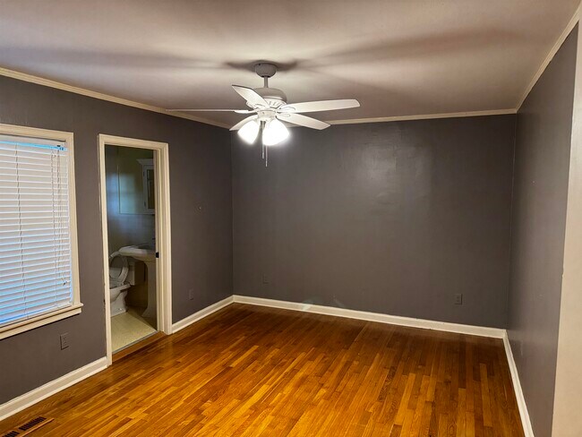 Building Photo - 4872 Carnes Ave