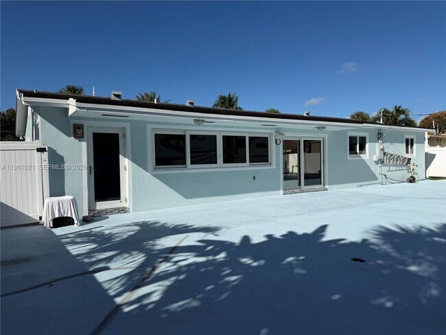 Building Photo - 2250 NW 22nd Ct