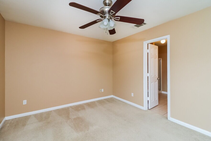 Building Photo - 10009 Quail Glen Dr