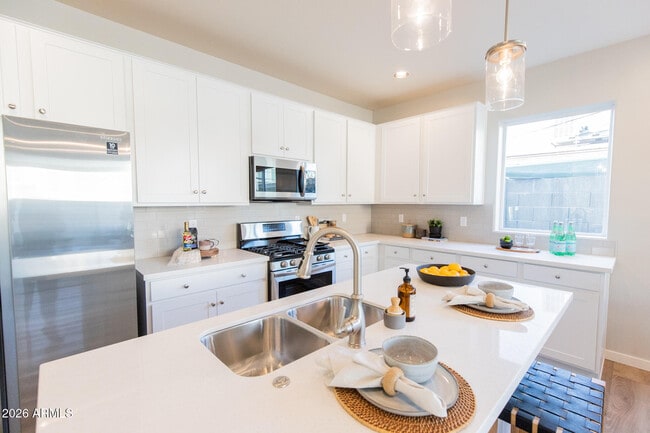 Building Photo - 3726 E Flower St