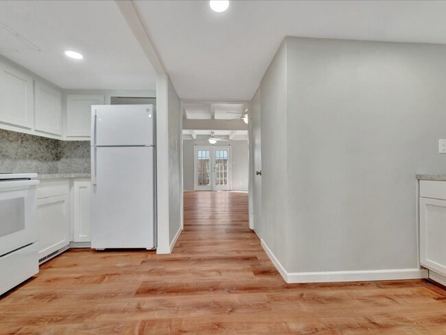 Building Photo - 208 E Starr Ave