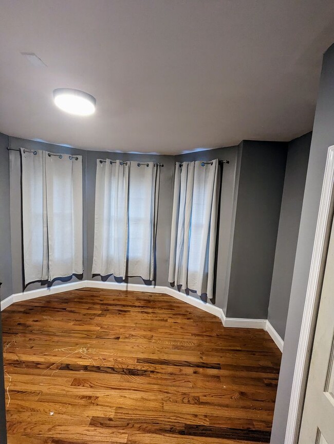 Building Photo - Cozy West Philly Home 4br/2.5ba w/ Hardwoo...