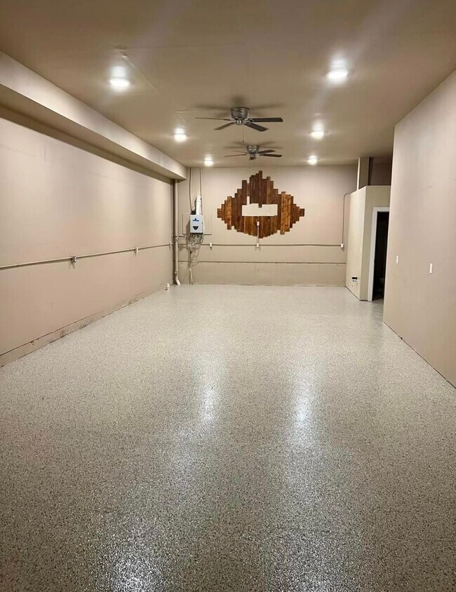 Building Photo - Fort Cedar Garage B5