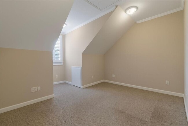 Building Photo - 180 Forest Glen Dr