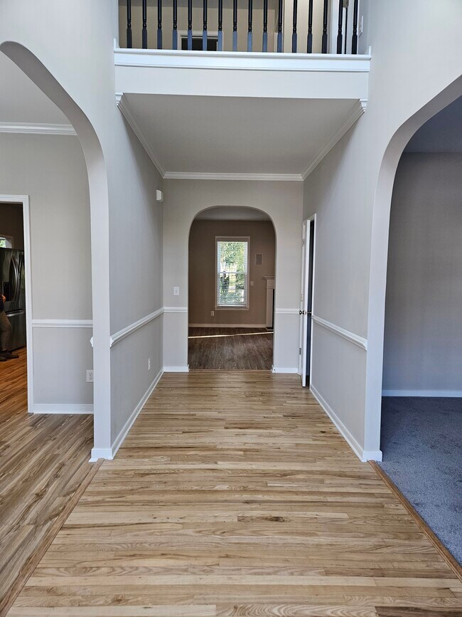 Building Photo - 919 Middle Ground Ave