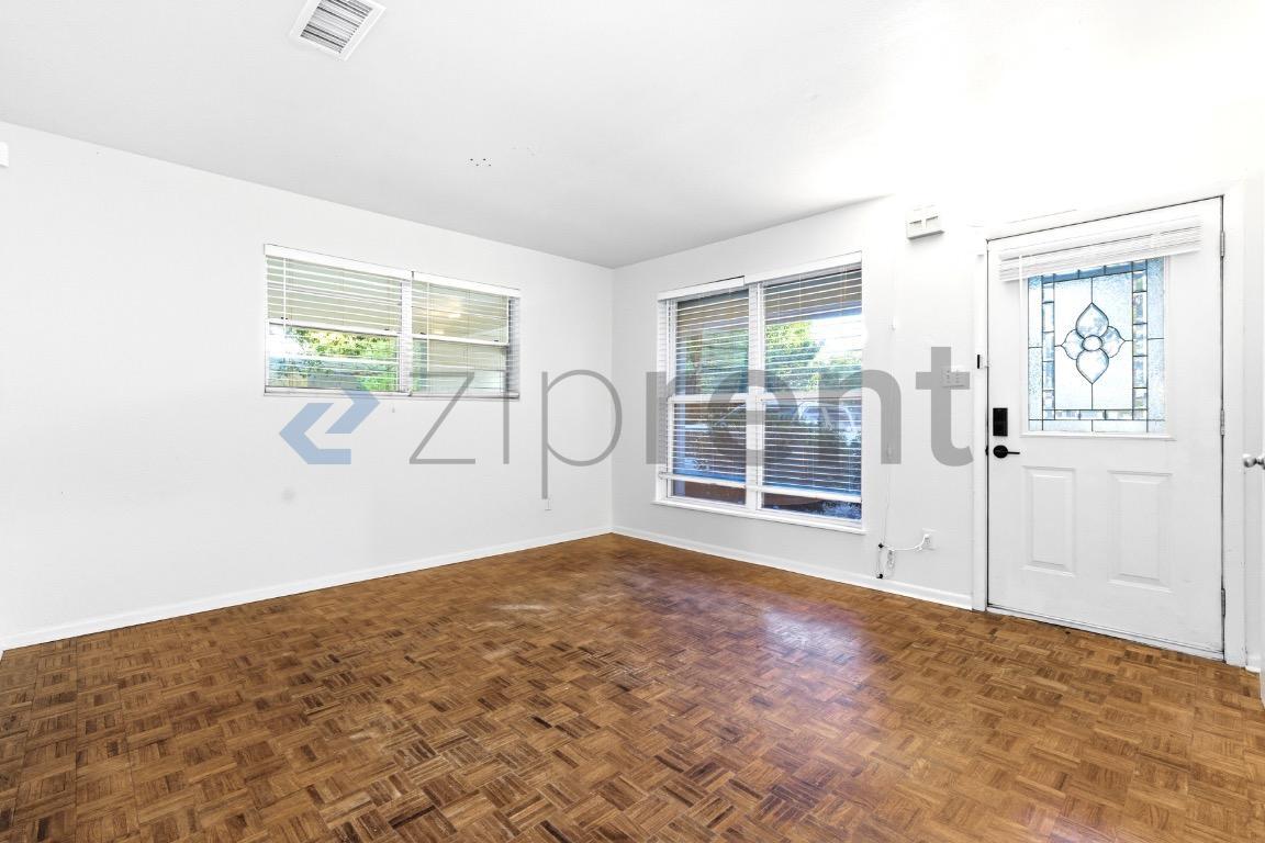 Building Photo - Unit