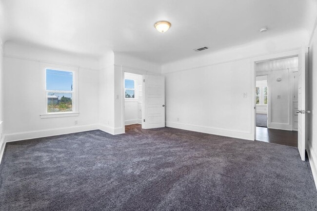 Building Photo - 1019 N Main St