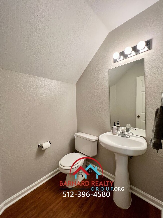 Building Photo - Available Mid July: Well maintained Duplex with Garage and Yard- Close to TX State Bus Stop!