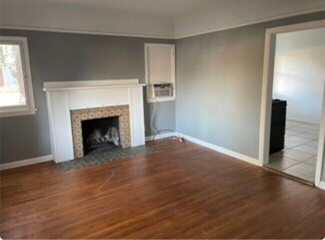 Building Photo - 3400 Greensward Rd