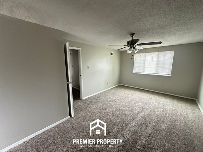 Building Photo - Spacious 4BR Home w/ Fireplace, Covered Patio & Fenced Yard