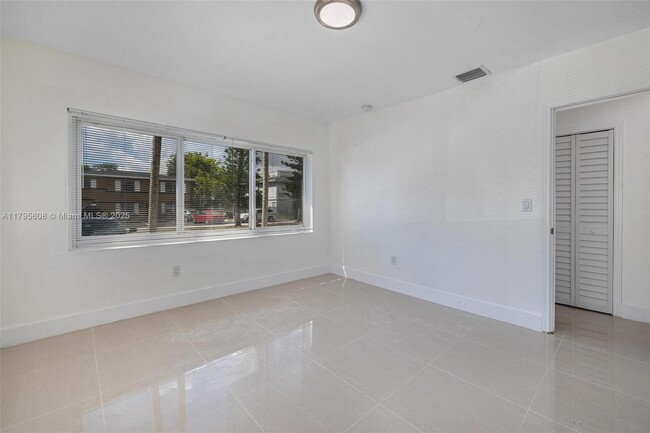 Building Photo - 841 NE 90th St