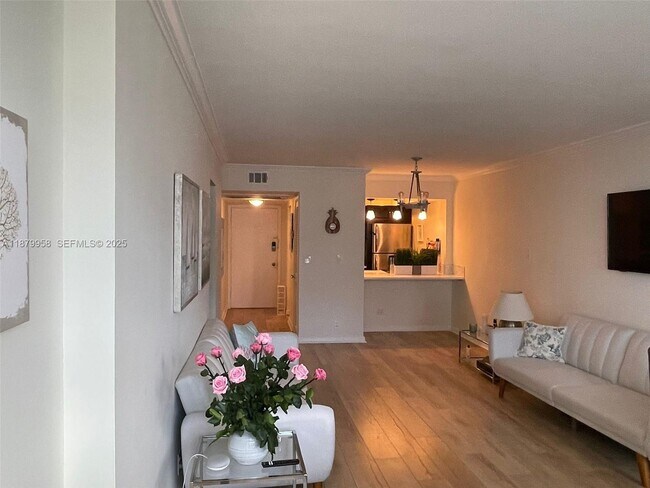 Building Photo - 209 N Fort Lauderdale Beach Blvd