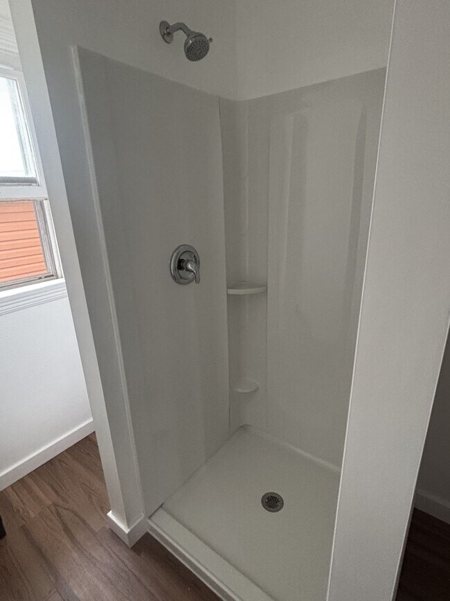 Building Photo - 154 E Liberty St