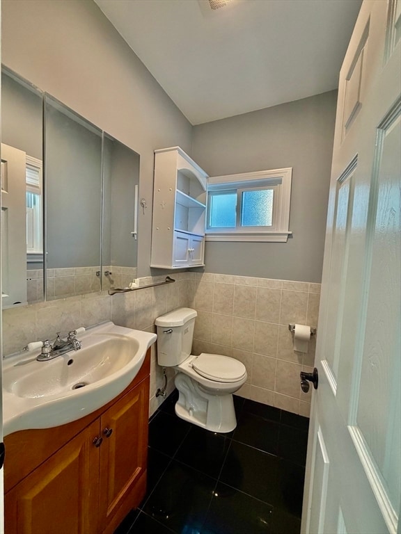 Building Photo - 305 Safford St