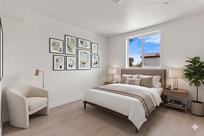 Building Photo - 835 E 33rd St