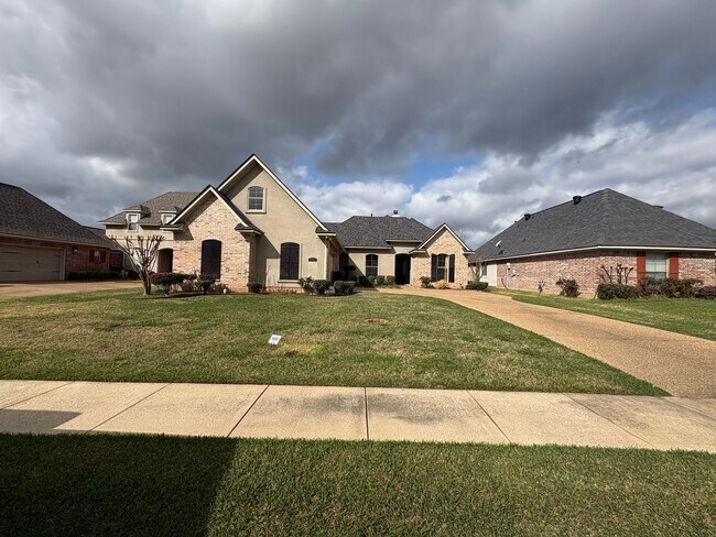 Building Photo - Great Gated Community Home