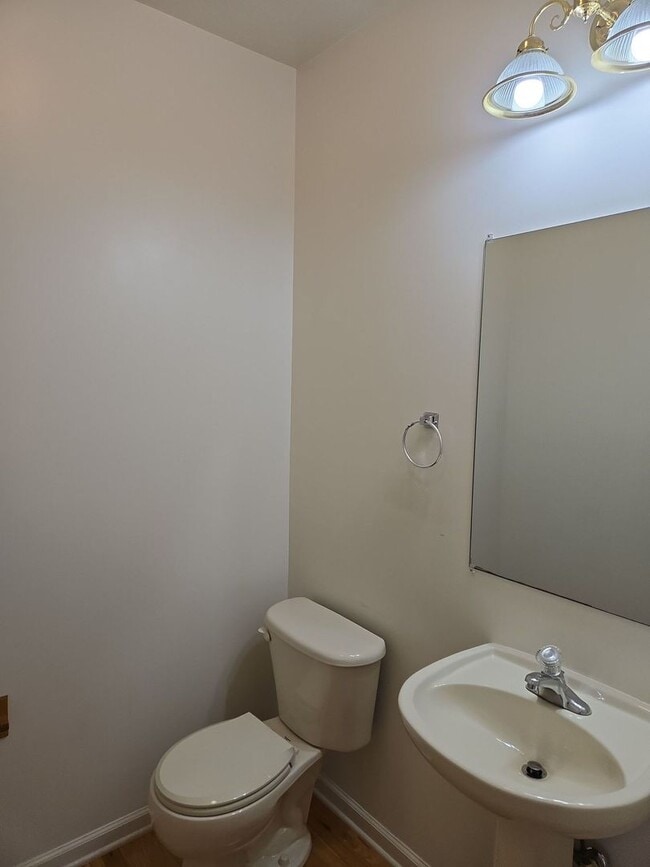 Building Photo - Available Soon – 3 Bed / 2.5 Bath Townhouse with 2-Car Garage