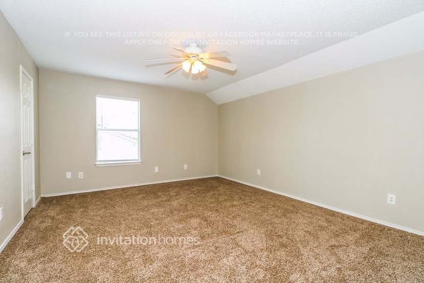 Building Photo - 705 Crestmont Dr
