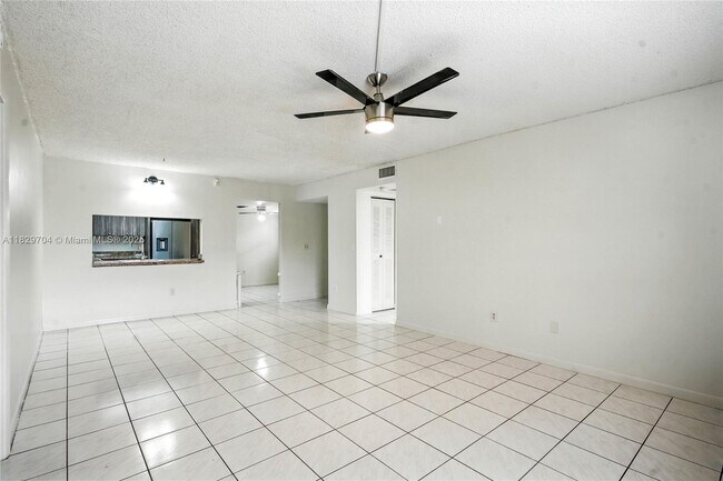 Building Photo - 9802 Hammocks Blvd