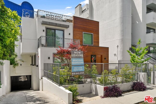 Building Photo - 621 Huntley Dr