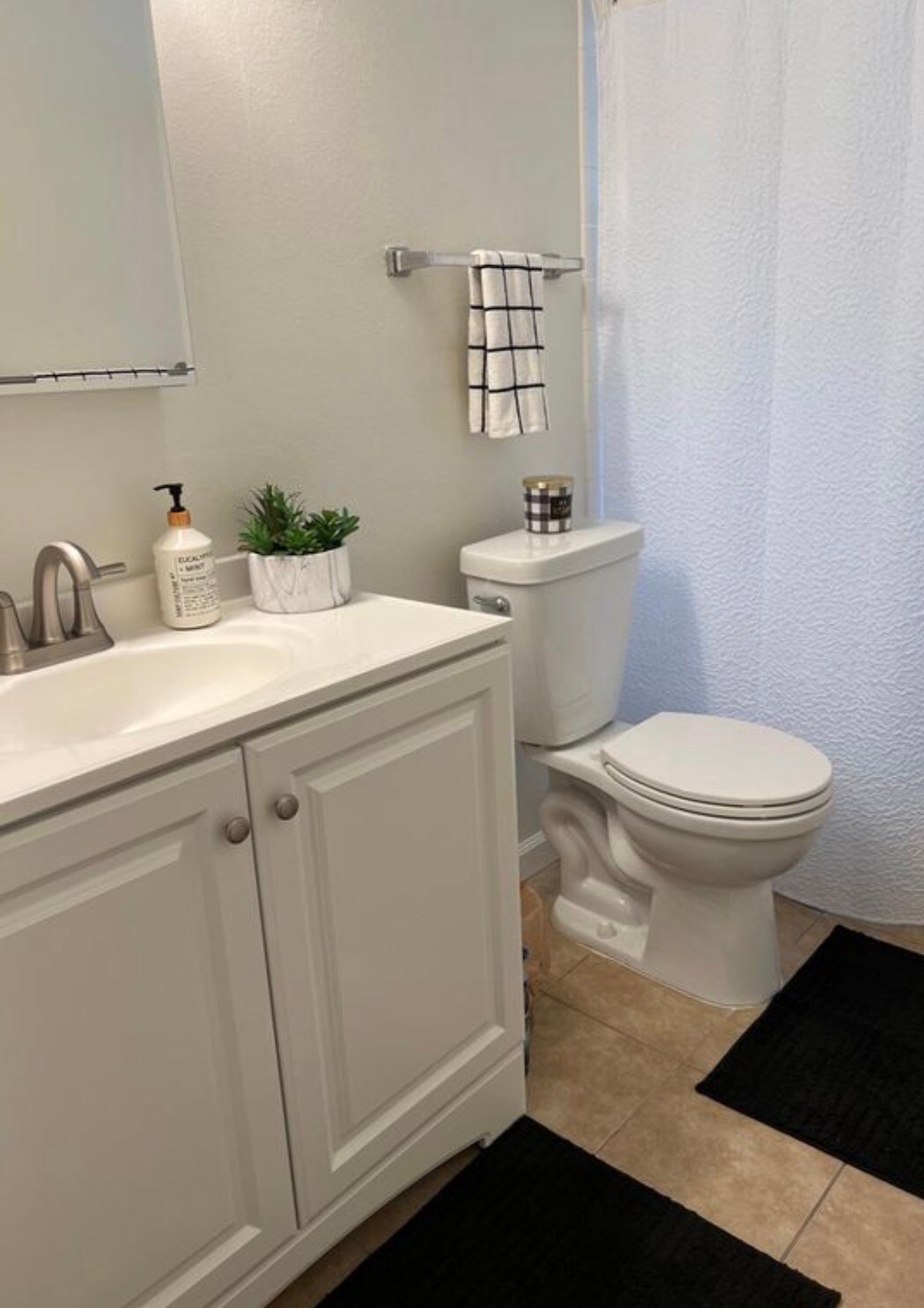 Second bathroom - 4475 Dale Ave