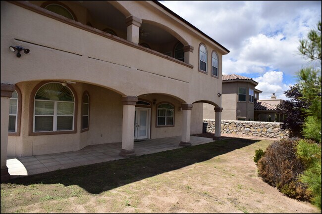 Building Photo - 6371 Franklin View Dr