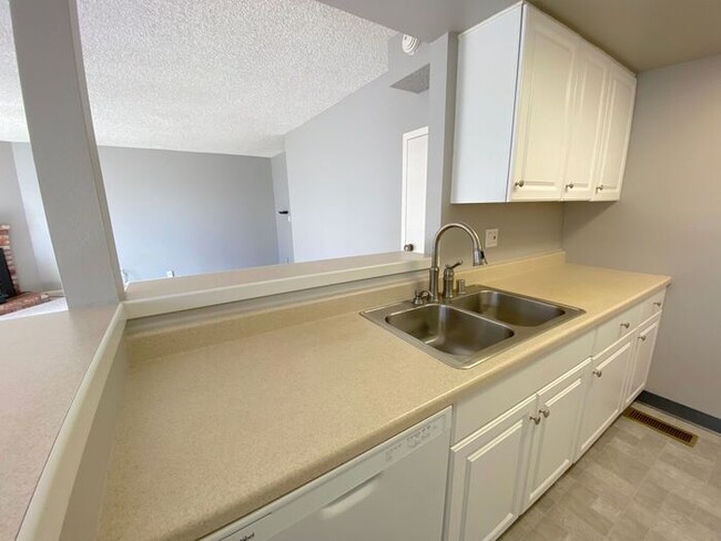 Building Photo - 3 Bedroom Townhouse North Reno - 2 Car Att...