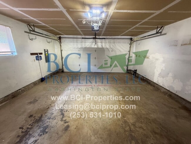 Building Photo - Beautiful 2 Bedroom House Available for im...