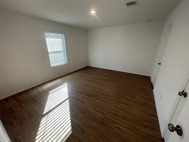 Building Photo - 144 Pine Bend Ct