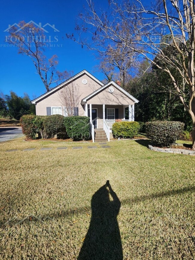 Building Photo - 709 E Calhoun St