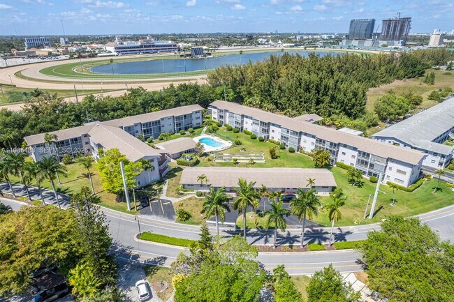 Building Photo - 700 Layne Blvd