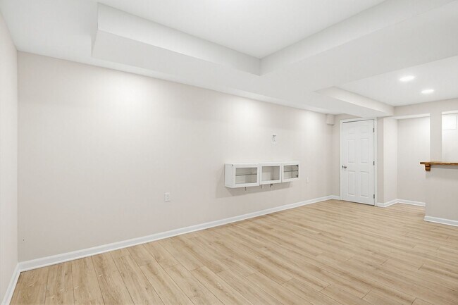 Building Photo - 9717 Hedin Dr