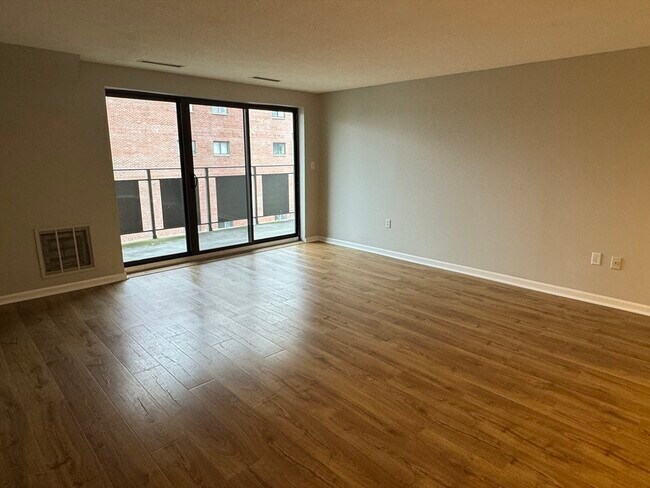 Building Photo - 22 9th St